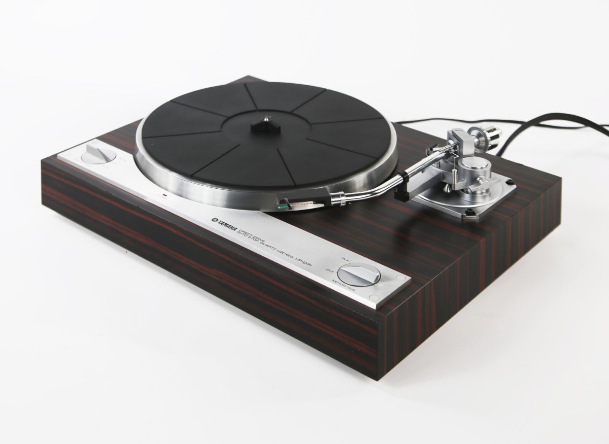 Original Yamaha YP-D71 Semi-Automatic Direct Drive Record Player