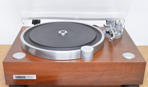 Restored Yamaha GT-2000L turntable / solid wood plinth with a satin-matte finish